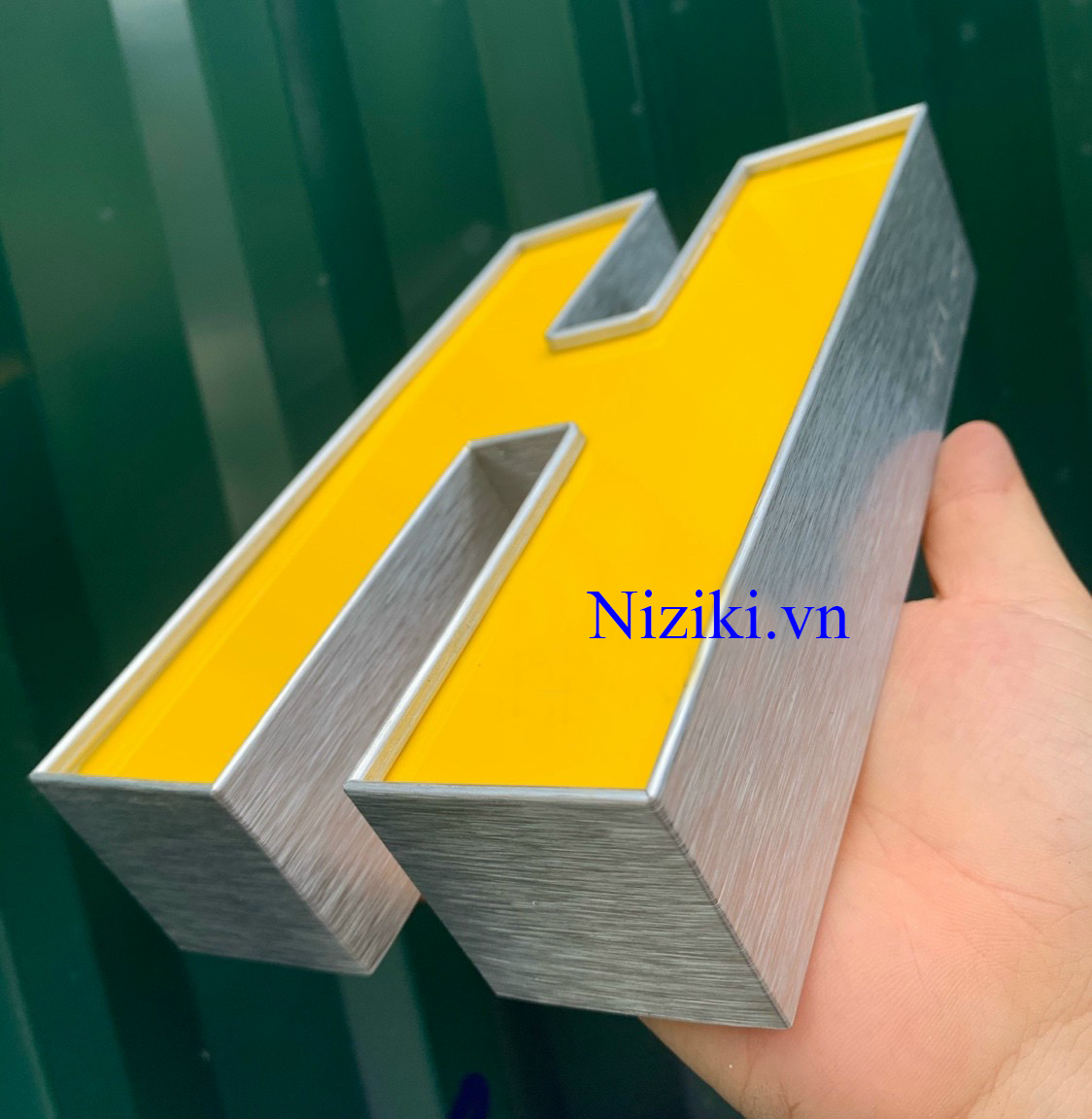 gáy nhôm 1 gờ màu bạc xước
