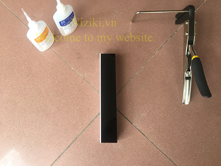 gáy nhôm uốn chữ 0 gờ màu đen