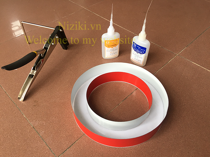 gáy nhôm uốn chữ 0 gờ màu đỏ
